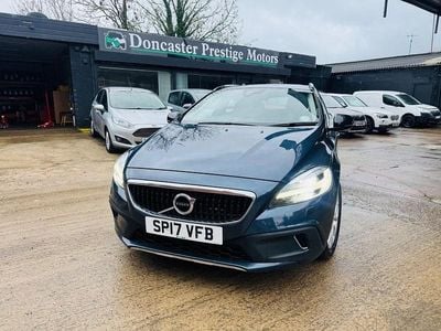 Used Volvo V40 Pro 120 HP (88 kW) 2017 Blue Hatchback