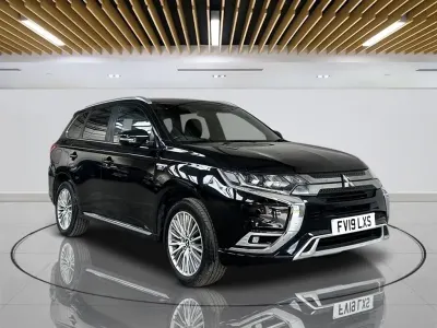 Usado Mitsubishi Outlander P-HEV 209 HP (153 kW) 2019 Preto SUV