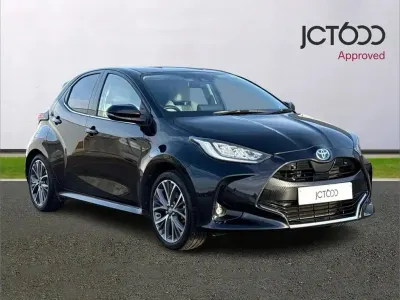 Second-hand Toyota Yaris Hybrid 113 CP (83 kW) 2022 Negru Hatchback