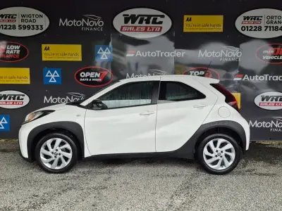 Used Toyota Aygo X PURE 72 HP (52 kW) 2023 White SUV