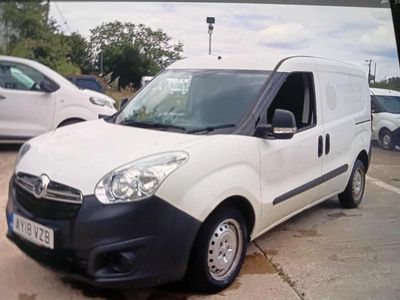 Second-hand Vauxhall Combo 95 CP (69 kW) 2018 Alb Monovolum