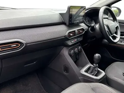 Używany Dacia Sandero Expression 90 KM (66 kW) 2023 Biały Hatchback