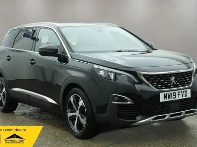Usado Peugeot 5008 GT-line 130 HP (95 kW) 2019 Preto SUV