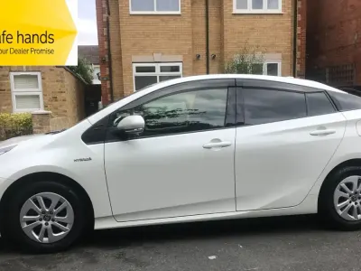 Used Toyota Prius 122 HP (89 kW) 2016 White Hatchback