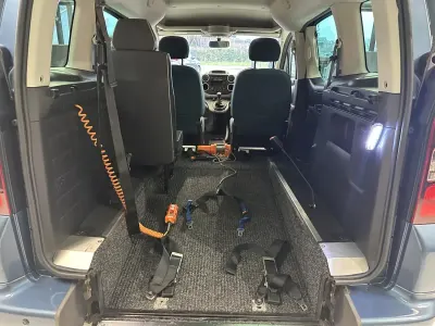Usado Citroën Berlingo Feel 100 HP (73 kW) 2018 Azul Monovolume
