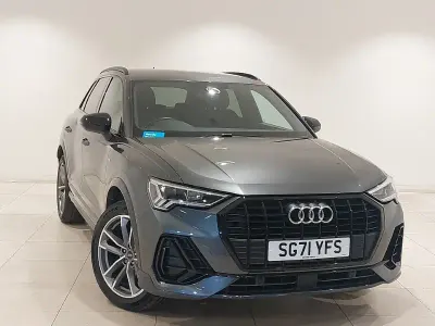 Usado Audi Q3 Black Edition 150 HP (110 kW) 2021 Cinzento SUV