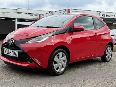 Used Toyota Aygo X-play 69 HP (50 kW) 2016 Red Hatchback