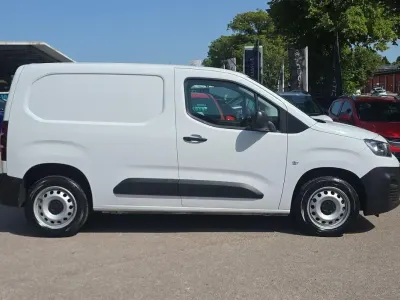 Used Citroën Berlingo 99 HP (72 kW) 2024 White MPV