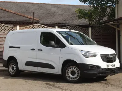 Used Vauxhall Combo 100 HP (73 kW) 2022 White MPV