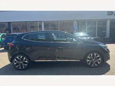 Used Renault Clio Version S 140 HP (102 kW) 2022 Metallic  diamond black  Hatchback