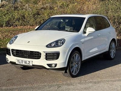 White Used 2017 Porsche Cayenne Platinum Edition SUV | £20,400 (Super price)