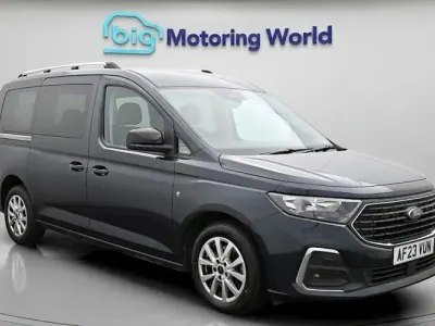 Usado Ford Tourneo Titanium 122 CV (89 kW) 2026 Familiar
