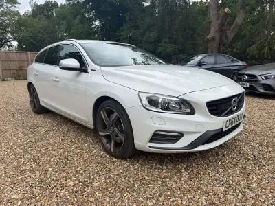 Usado Volvo V60 R-Design 2014 Branco Carrinha