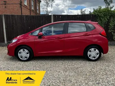 Używany Honda Jazz S 102 KM (75 kW) 2018 Czerwony Hatchback