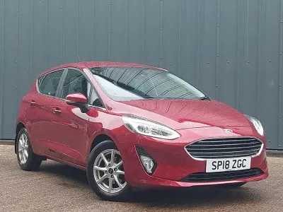 Używany Ford Fiesta Zetec 100 KM (73 kW) 2018 Czerwony Hatchback