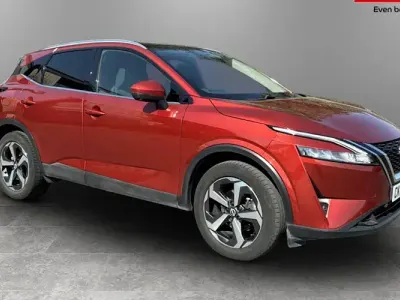 Used Nissan Qashqai N-Connecta 140 HP (102 kW) 2022 Red SUV