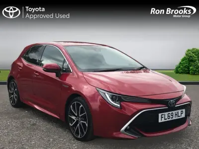 Used Toyota Corolla 122 HP (89 kW) 2019 Red Hatchback