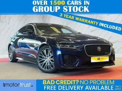Usado Jaguar XE R-Dynamic 300 HP (220 kW) 2019 Azul Sedan