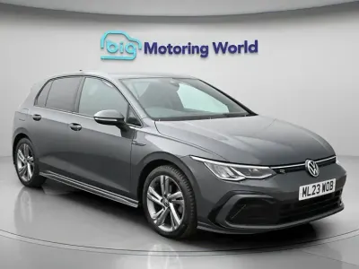 Second-hand VW Golf VIII R-line 150 CP (110 kW) 2023 Gri Hatchback