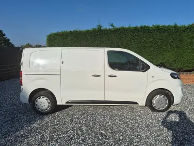 Used Vauxhall Vivaro 145 HP (106 kW) 2022 White MPV