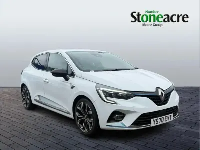 Begagnad Renault Clio V 138 HK (101 kW) 2021 Vit Halvkombi
