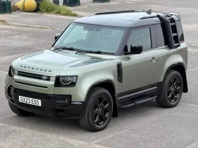 Used Land Rover Defender HSE Dynamic 250 HP (183 kW) 2023 Green SUV