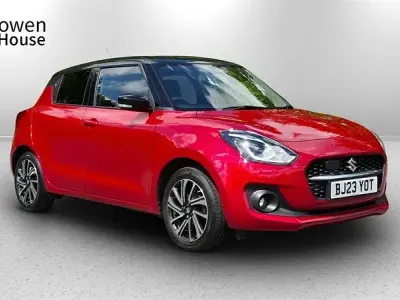 Begagnad Suzuki Swift SZ5 83 HK (61 kW) 2023 Röd Halvkombi