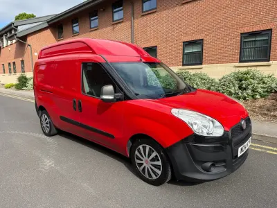 Usado Fiat Doblò 105 HP (77 kW) 2014 Vermelho Monovolume