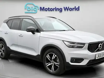 Usado Volvo XC40 R-Design 163 HP (119 kW) 2020 Prateado SUV