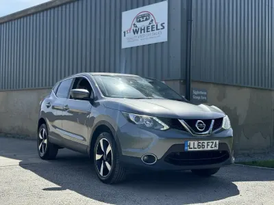 Used Nissan Qashqai N-Connecta 115 HP (84 kW) 2016 Grey SUV
