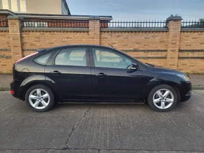 Usado Ford Focus Zetec 99 HP (72 kW) 2009 Preto Citadino