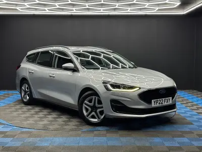 Usado Ford Focus Trend 120 CV (88 kW) 2022 Plateado Familiar
