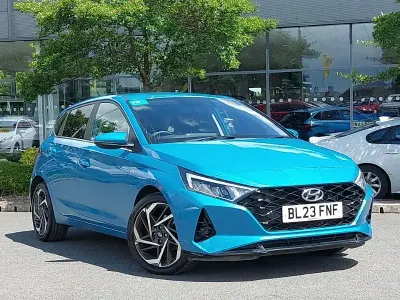 Used Hyundai i20 Premium 100 HP (73 kW) 2023 Green Hatchback