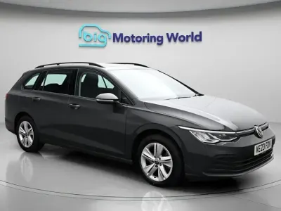 Begagnad VW Golf VIII S 115 HK (84 kW) 2023 Grå Kombi