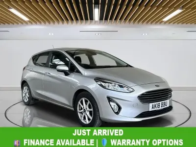 Usado Ford Fiesta Zetec 85 HP (62 kW) 2018 Prateado Citadino