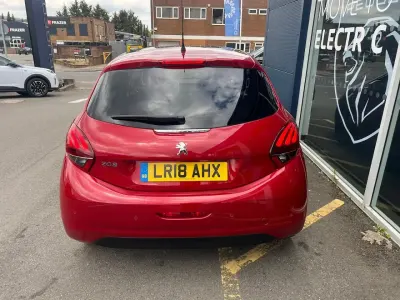 Used Peugeot 208 Allure Premium 81 HP (59 kW) 2018 Red Hatchback