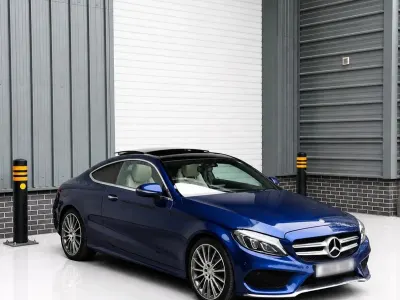 Usado Mercedes C250 AMG Line Premium 201 HP (147 kW) 2017 Azul Coupé