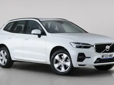 Used Volvo XC60 Momentum 250 HP (183 kW) 2021 White SUV