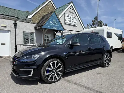 Usado VW Golf VII GTE 204 CV (150 kW) 2016 Negro Utilitario