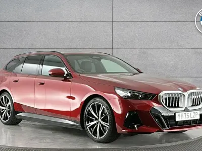 Usado BMW 530e M Sport 295 HP (216 kW) 2025 Vermelho Carrinha