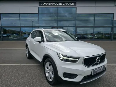 Używany Volvo XC40 Momentum 163 KM (119 kW) 2021 Biały SUV