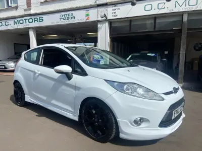 Used Ford Fiesta Metall 130 HP (95 kW) 2012 White Hatchback