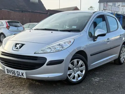 Begagnad Peugeot 207 S 2007 Silver Halvkombi