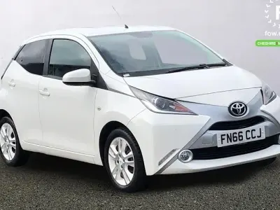 Used Toyota Aygo X-pure 69 HP (50 kW) 2016 White Hatchback