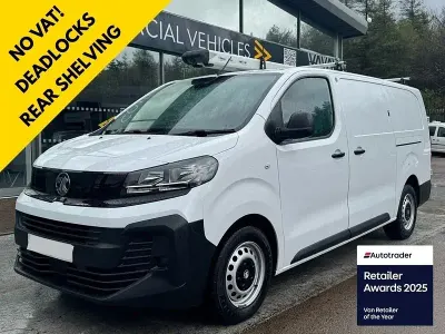 Second-hand Vauxhall Vivaro 120 CP (88 kW) 2024 Alb Monovolum
