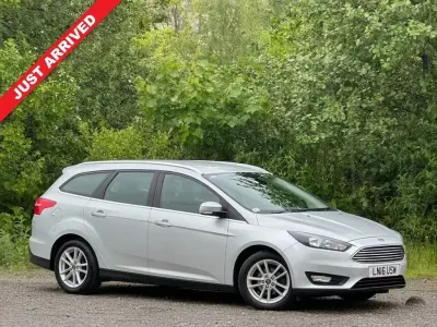 Begagnad Ford Focus Zetec 120 HK (88 kW) 2016 Silver Kombi