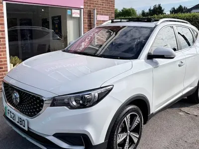 Usado MG ZS Exclusive 105 kW (143 HP) 2021 Branco SUV