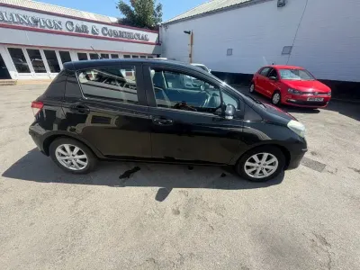 Used Toyota Yaris 101 HP (74 kW) 2013 Black Hatchback