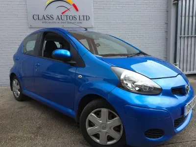 Gebraucht Toyota Aygo 68 PS (50 kW) 2010 Blau Kleinwagen