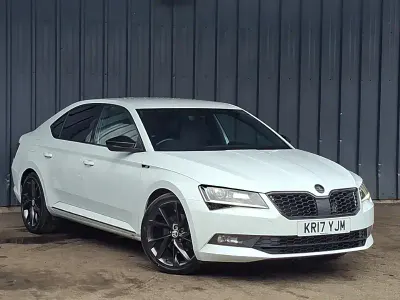 Used Skoda Superb SportLine 220 HP (161 kW) 2017 White Hatchback
